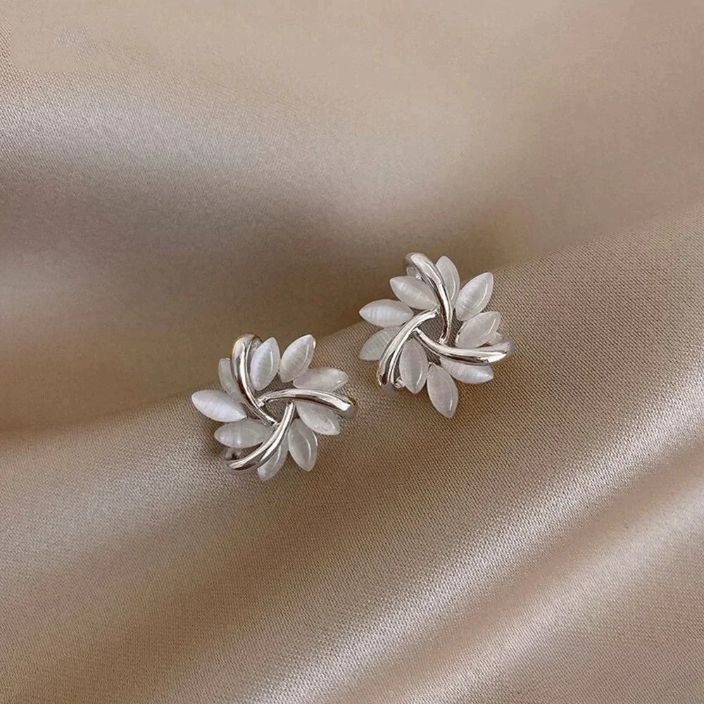 Elegant Gold Earrings with Exquisite Opal Flower Designs